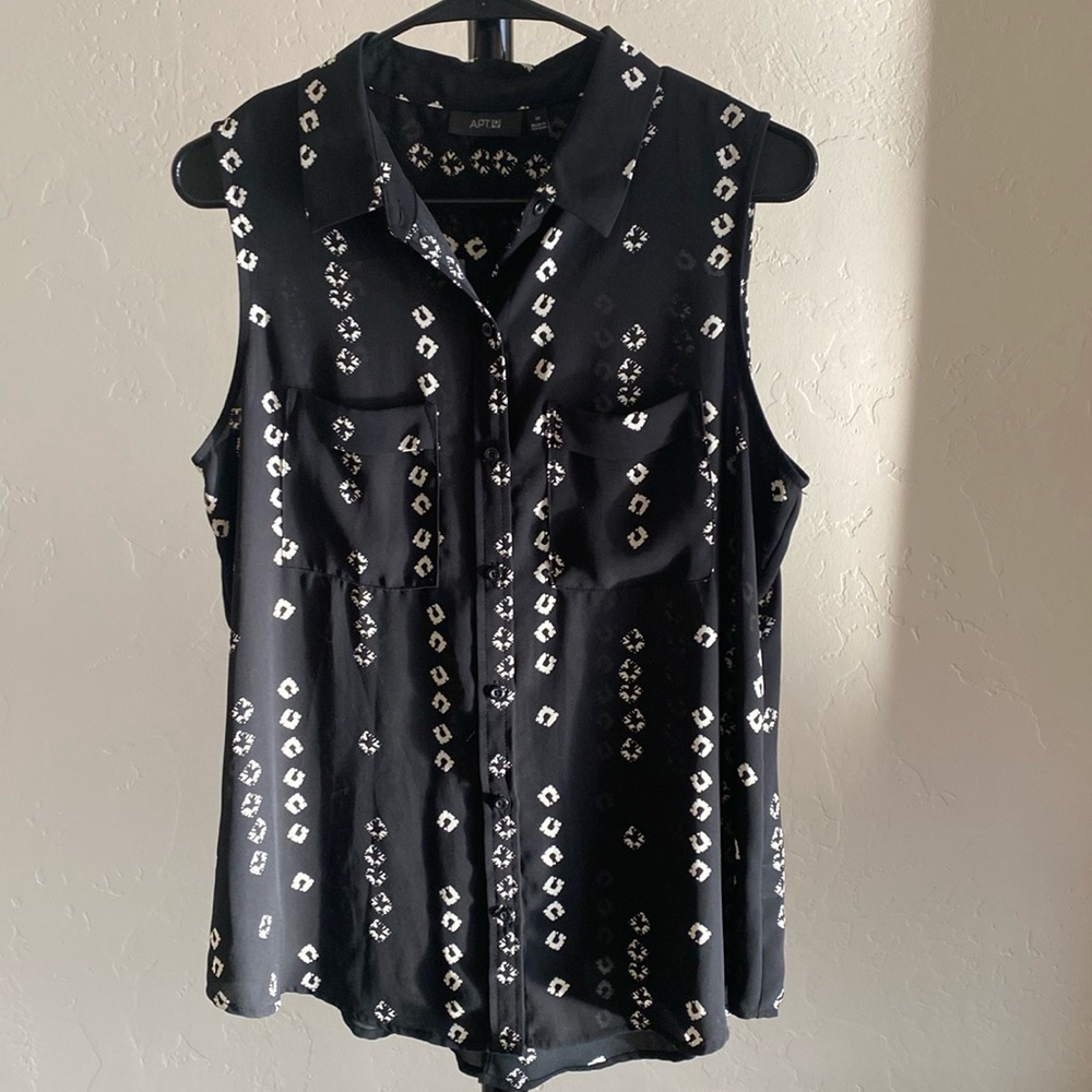 Apt 9 Black and Cream Tank top button up collared Size Medium